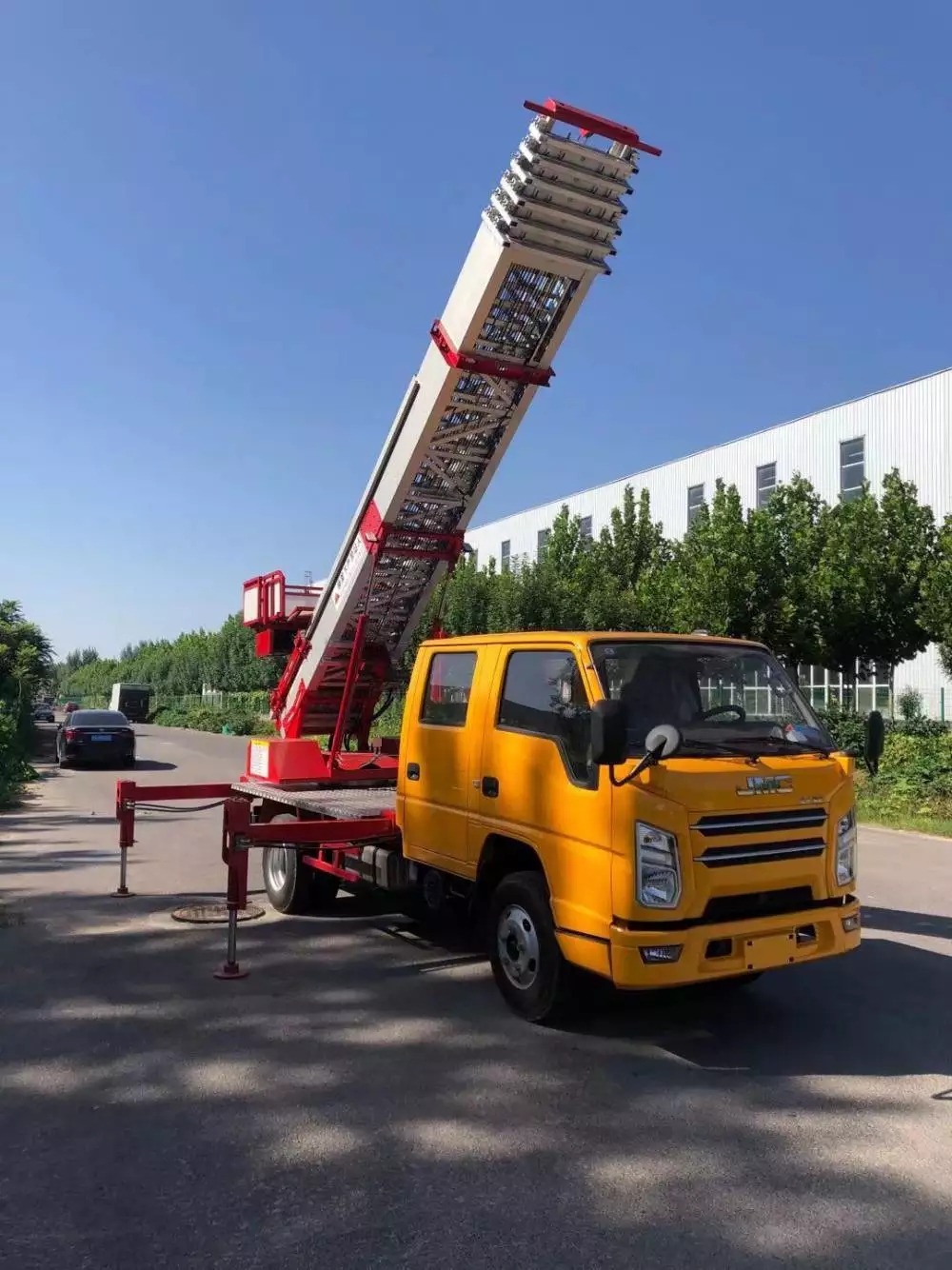 五桂山街道附近的云梯车出租服务：轻松解决高空作业需求