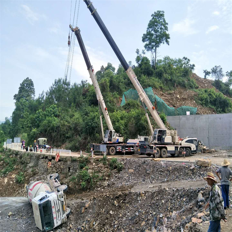 五桂山街道汽车掉沟里叫吊车救援要多少钱
