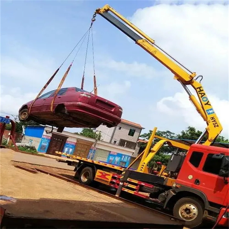 五桂山街道吊车吊汽车的正确方法